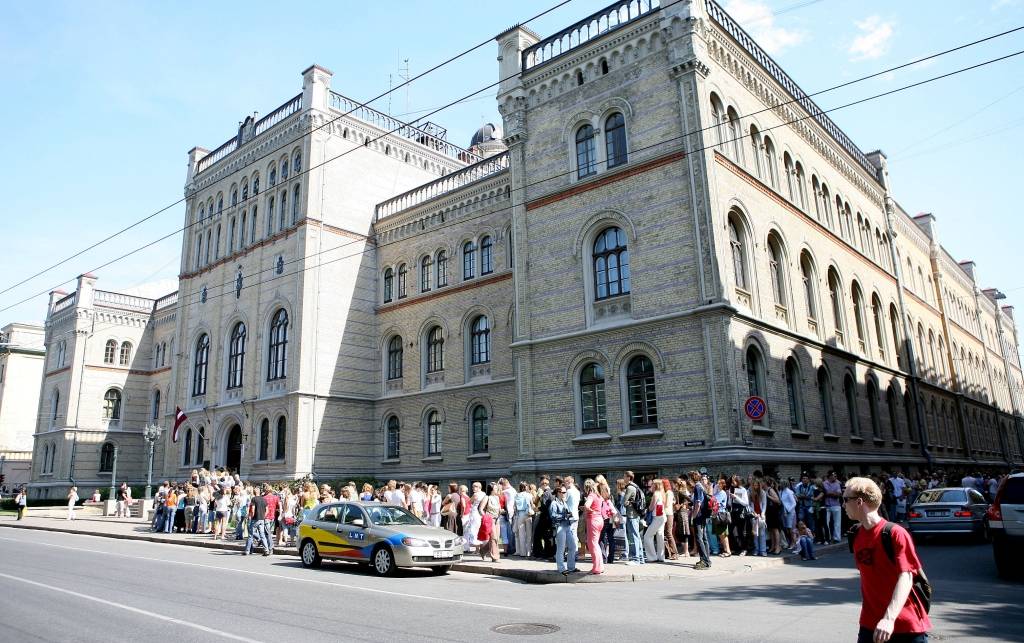 Laikraksts: Darba devēji var gatavoties speciālistu trūkumam