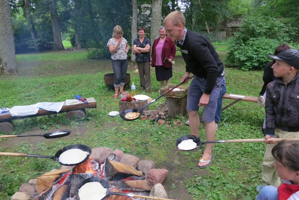 FOTO: Kazdangā grib velotrasi un bērnu rotaļlaukumu