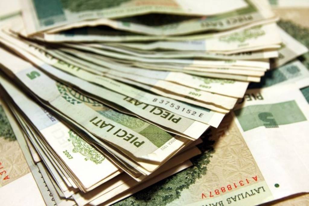 Ekonomiste: Nozīmīgākie investoru piesaistes faktori - ģeopolitiskais stāvoklis un zemais nodokļu slogs