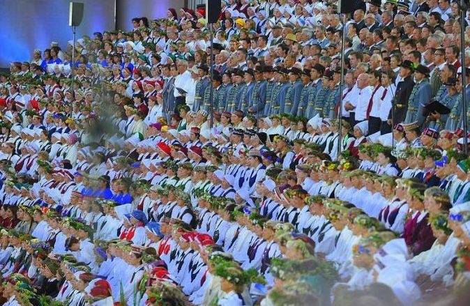 Dziesmu un deju svētku dalībniekiem šodien pienākas brīvdiena