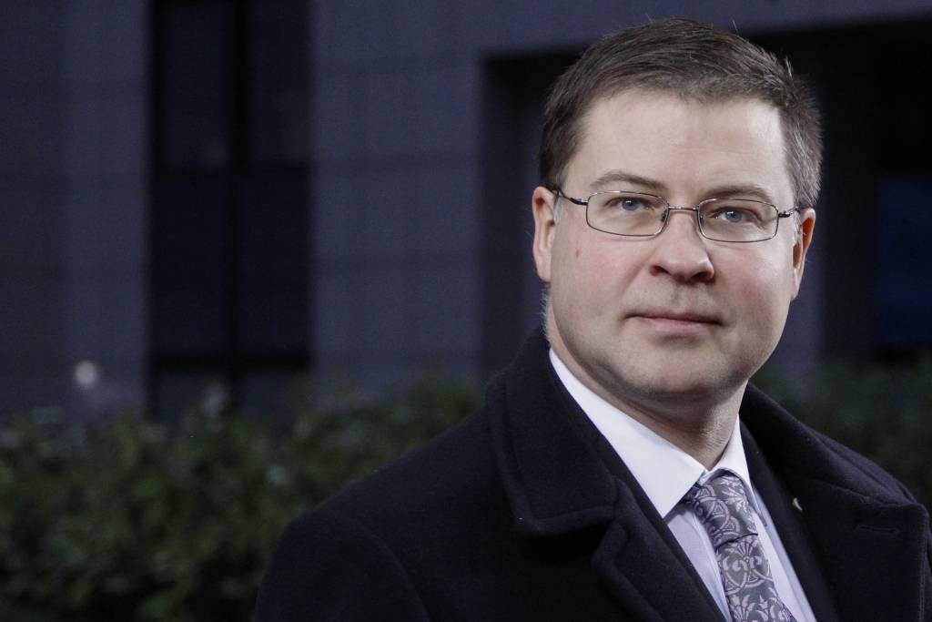 Dombrovskis: Subjektīvi lata pietrūks, bet nacionālā identitāte nav naudas primārā funkcija