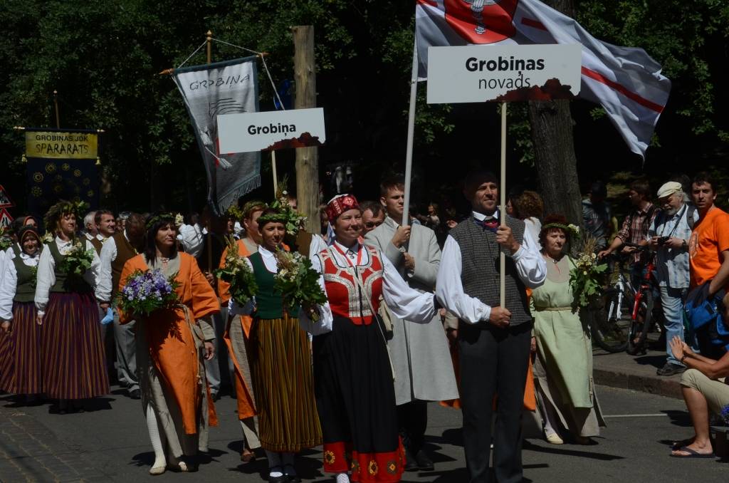 FOTO: Grobiņas novada kolektīvi XXV Vispārējo latviešu Dziesmu un XV Deju svētku gājienā