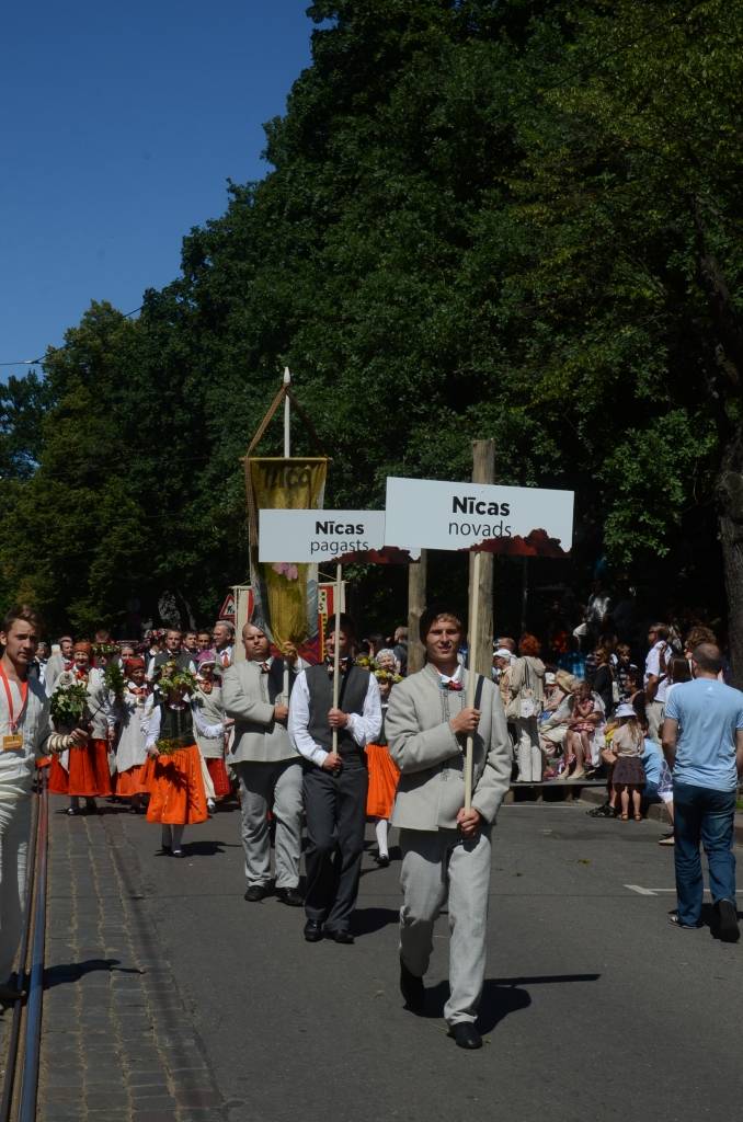 FOTO: Nīcas novada kolektīvi XXV Vispārējo latviešu Dziesmu un XV Deju svētku gājienā