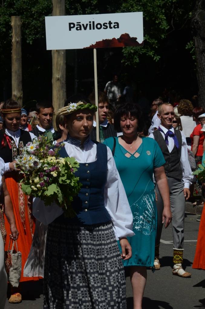 FOTO: Pāvilostas novada kolektīvi XXV Vispārējo latviešu Dziesmu un XV Deju svētku gājienā