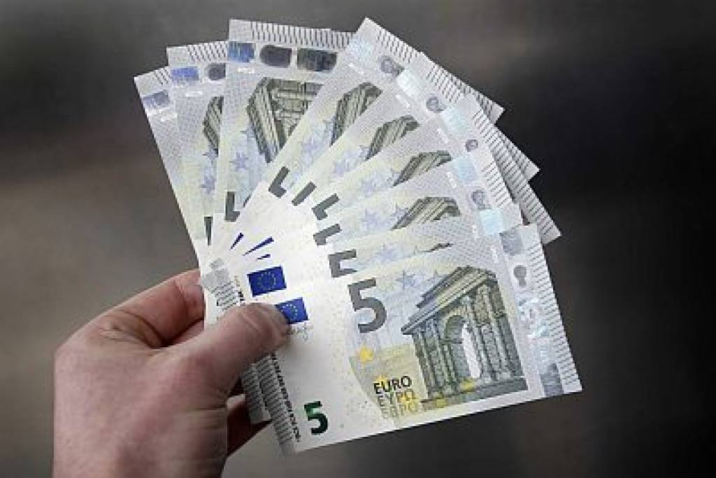 Latam atlicis pusgads; Latvija kļūs par 18. eirozonas valsti