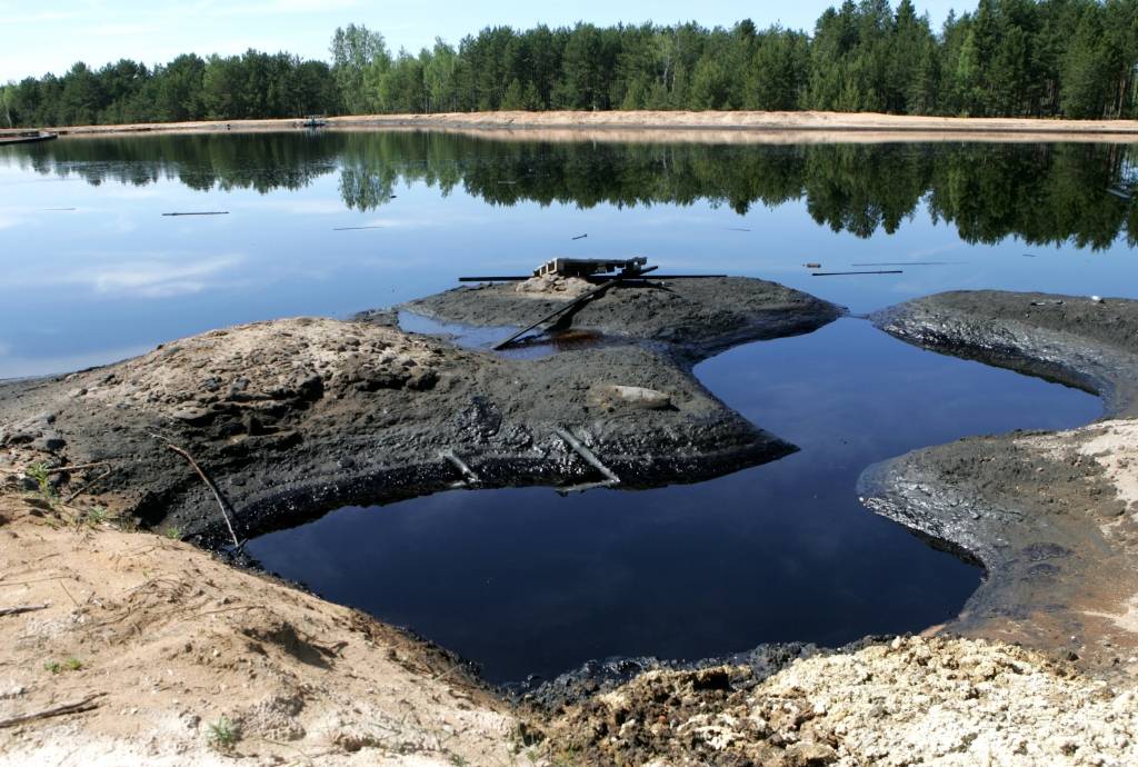 Gudrona dīķu attīrīšana iekavējusies; Sprūdžs cer uz būtisku paātrinājumu projekta realizācijā