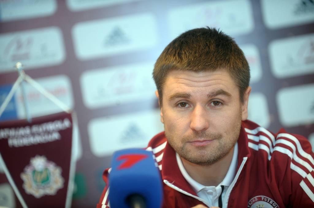 Par jauno Latvijas futbola izlases galveno treneri apstiprina Paharu