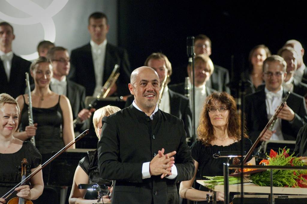 Festivālā "Liepājas vasara" LSO diriģēs azerbaidžāņu diriģents Jalčins Adigezalovs