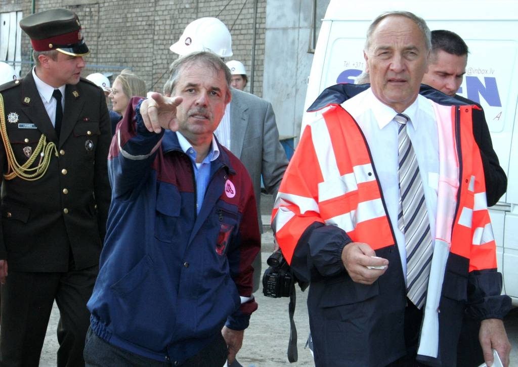 Aleksejam Zaharjinam un Iļjam Segalam policija piemēro aizliegumu ieņemt amatu