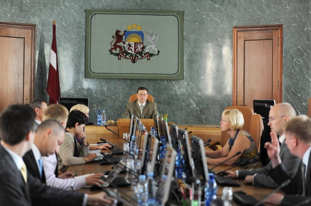Valdības darba vērtējums maijā nedaudz uzlabojies