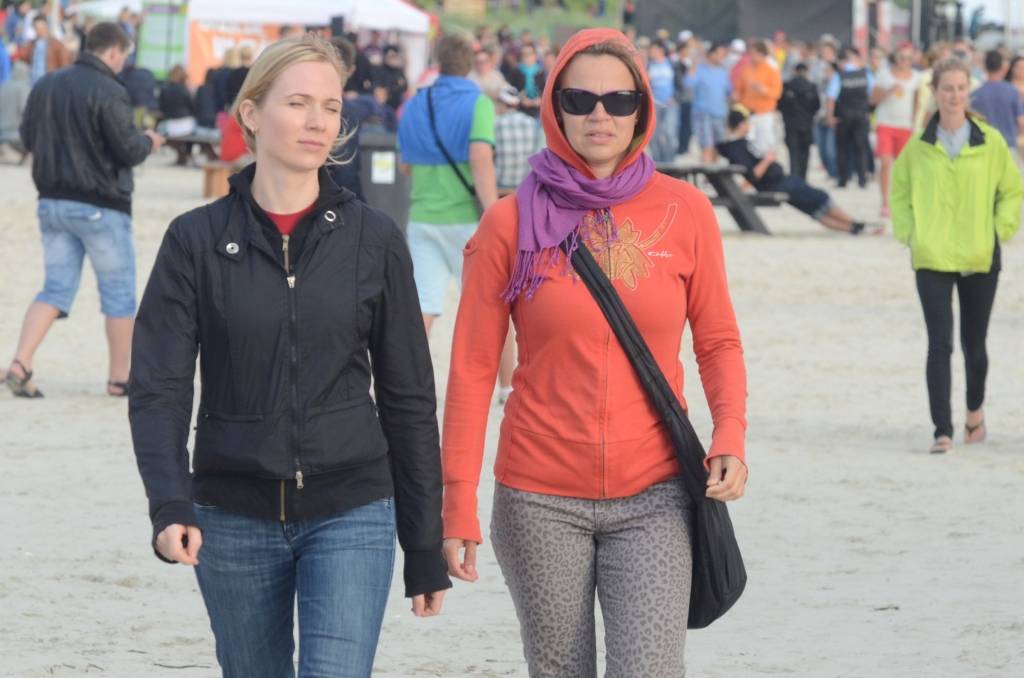 FOTO: Mika sarīko pamatīgu ballīti Liepājas pludmalē