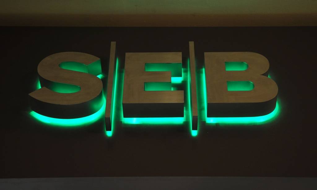 SEB grupai šaubīgo kredītu dēļ peļņa vien 6,9 miljoni latu