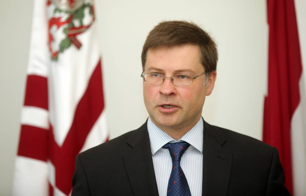 Dombrovskis: skolotāji bez algām nepaliks