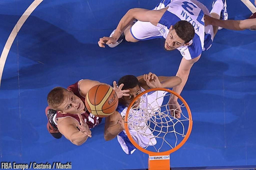 U-20 basketbolistiem pirmais zaudējums; ceturtdaļfinālā spēlēsim pret Melnkalni