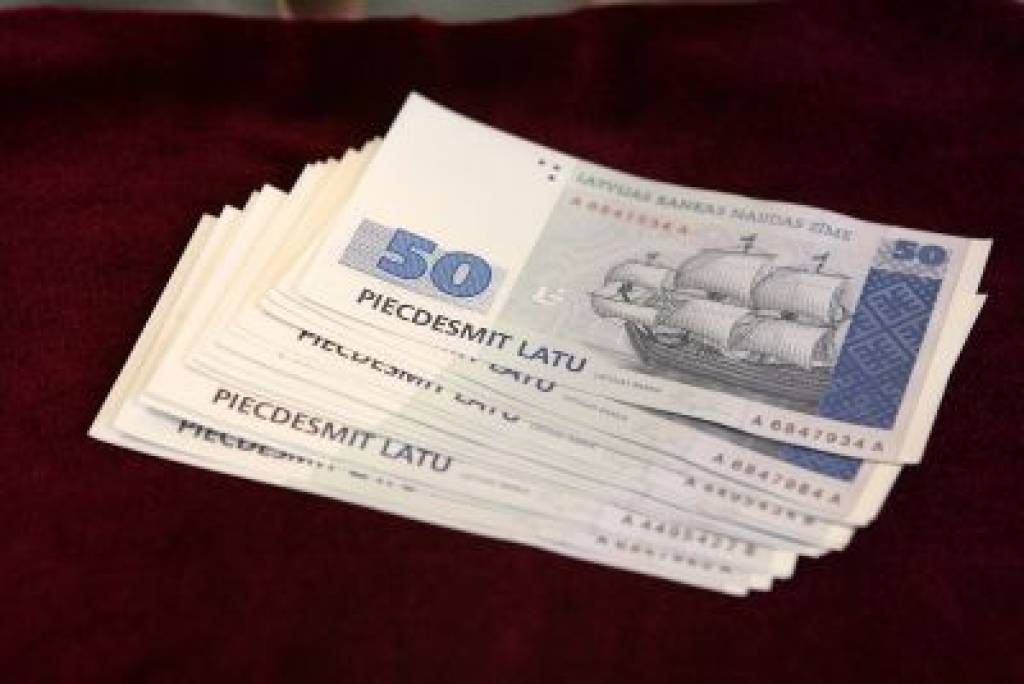 Pēc pašreizējiem tempiem valsts no krājobligāciju pircējiem 150 miljonus latu piesaistīs 68 gados