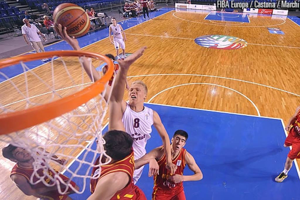Latvija uzvar Spāniju un iekļūst U-20 EČ basketbolā vīriešiem finālā, kur tiksies ar Itāliju