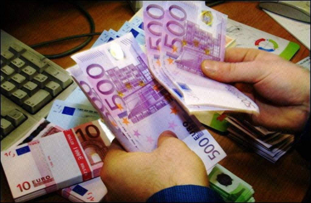 Šogad atklāts jūtami vairāk viltotu eiro banknošu, nekā gadu iepriekš