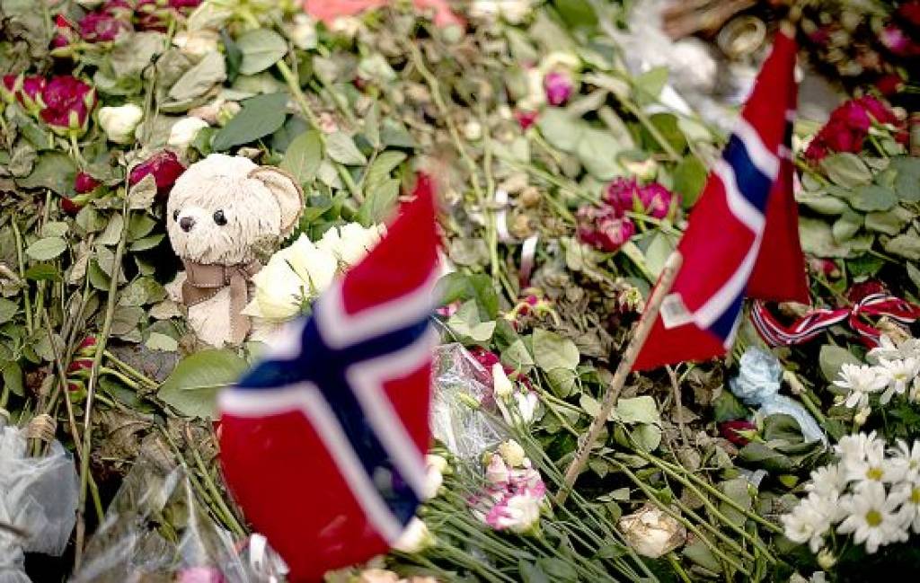 Norvēģija piemin slaktiņa Ūteijas salā otro gadadienu