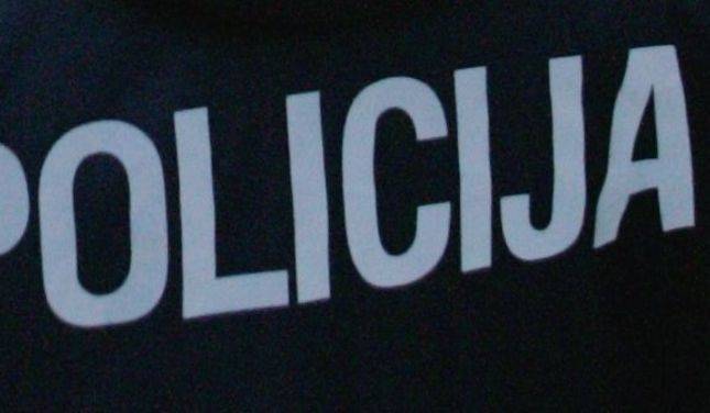 Pludmales kafejnīcā sagriež telti un nozog ēdamo