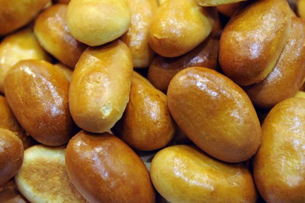 Papildināta - Latvijā ražotos pīrādziņos Anglijā konstatē zirga gaļu