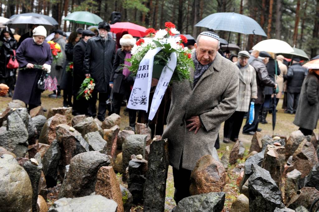 Laikraksts: Bērziņš izvairās no Rumbulas memoriāla apmeklēšanas kopā ar Izraēlas prezidentu