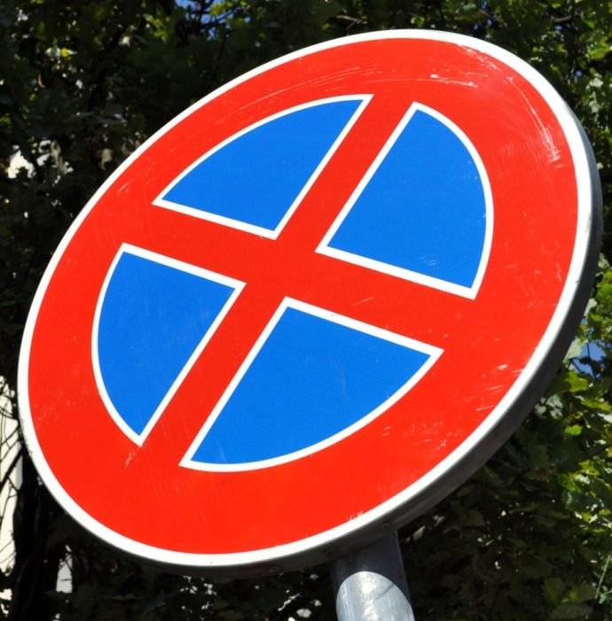 Cenšas aiznest ceļazīmes