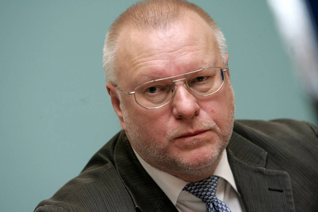 Ekonomists: Latus vajag uzglabāt