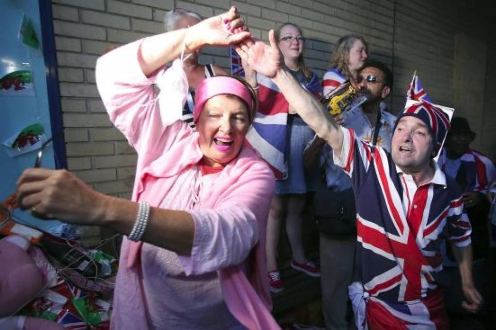 Britus pārņēmis prinča piedzimšanas neprāts
