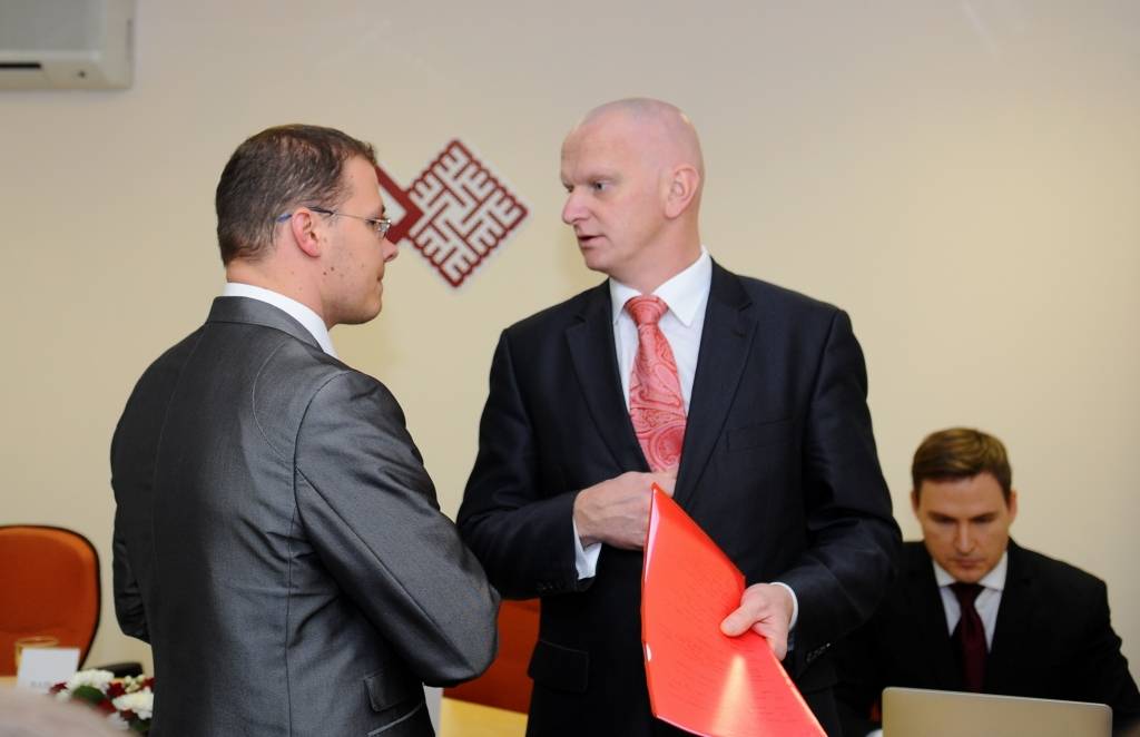 NA aicinās premjeru apturēt Citadeles pārdošanu