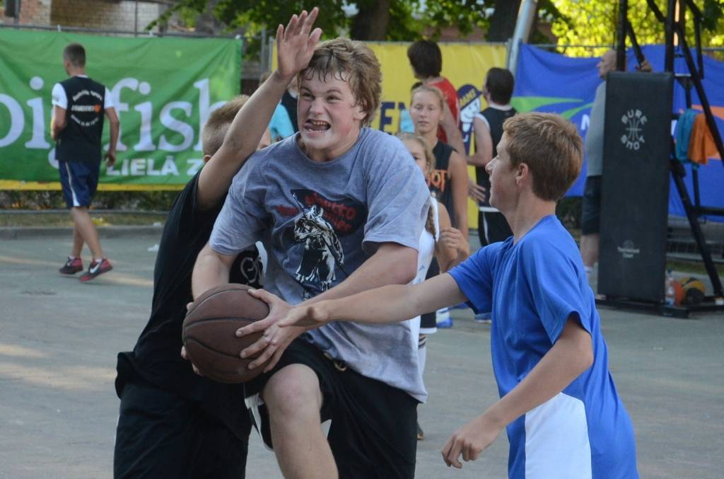 Liepājas vasaras ielu basketbola čempionāta "Bruģa bumba" sestais posms