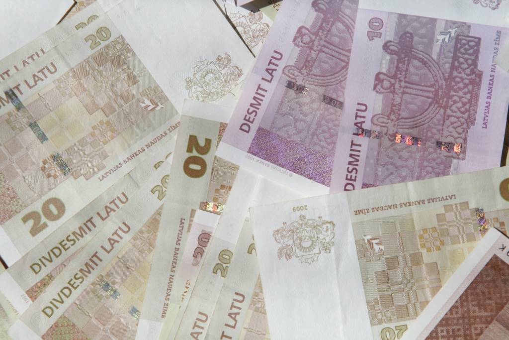 Valsts galvojusi aizņēmumus 470,2 miljonu latu apmērā