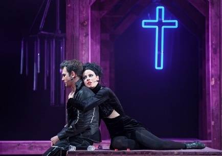 Var nobalsot par Liepājas teātra izrādi