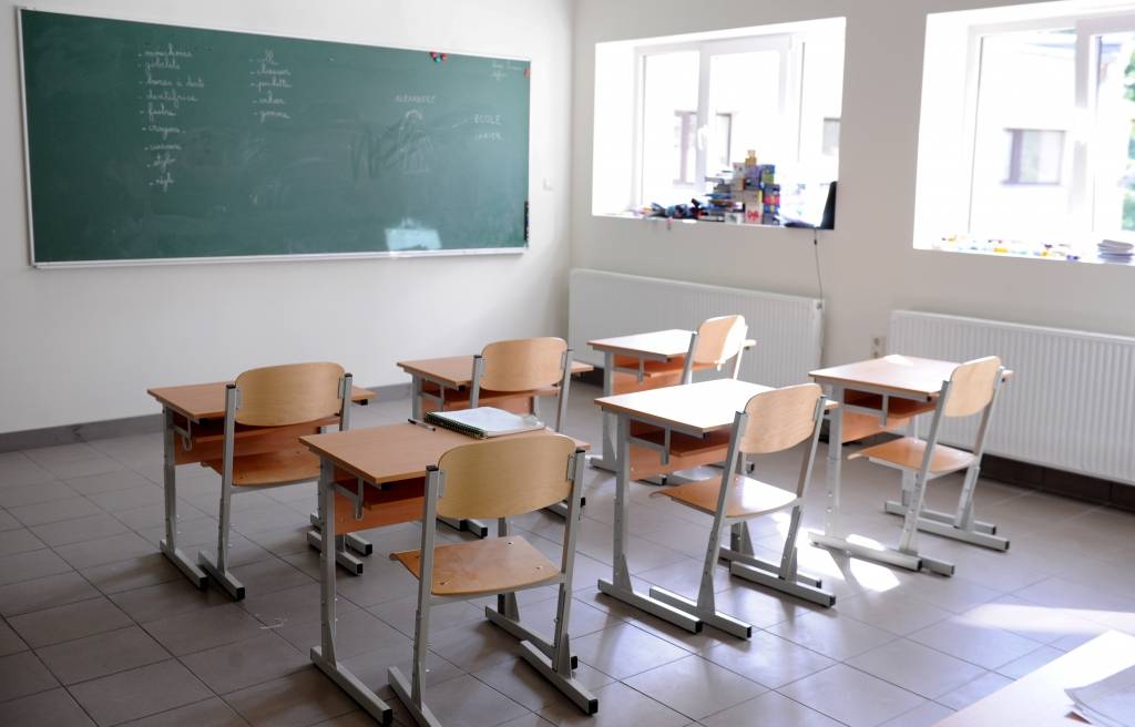 Skolotāju arodbiedrība: Nepieļausim pedagogu algu samazinājumu