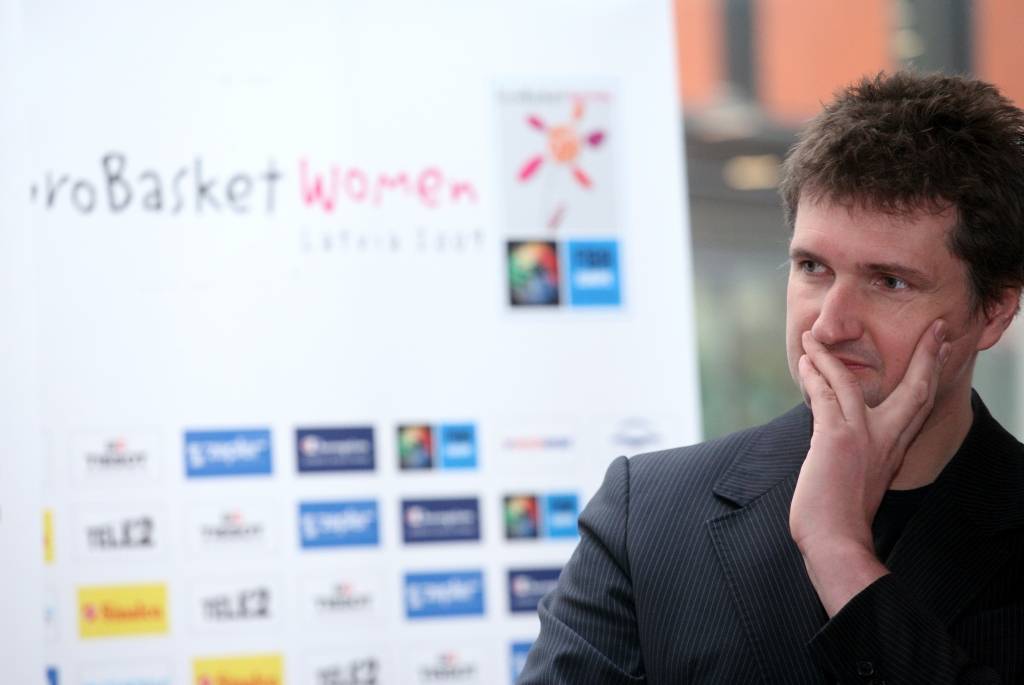 Stendzenieks: Eiro kampaņā neslēpsim, ka cenas pēc ieviešanas var nedaudz palielināties