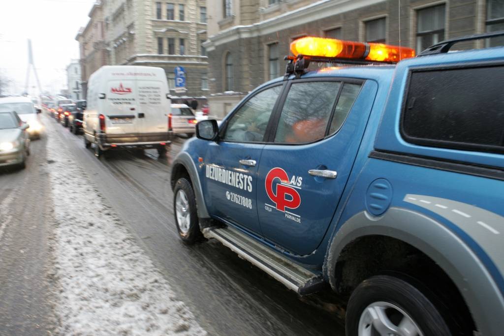 Astoņām personām uzrāda apsūdzību par nelikumībām Ceļu pārvaldē