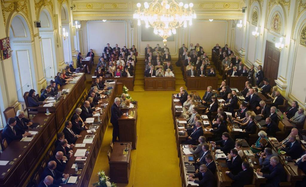 Čehijas tehnokrātu valdība neiztur parlamenta uzticības balsojumu