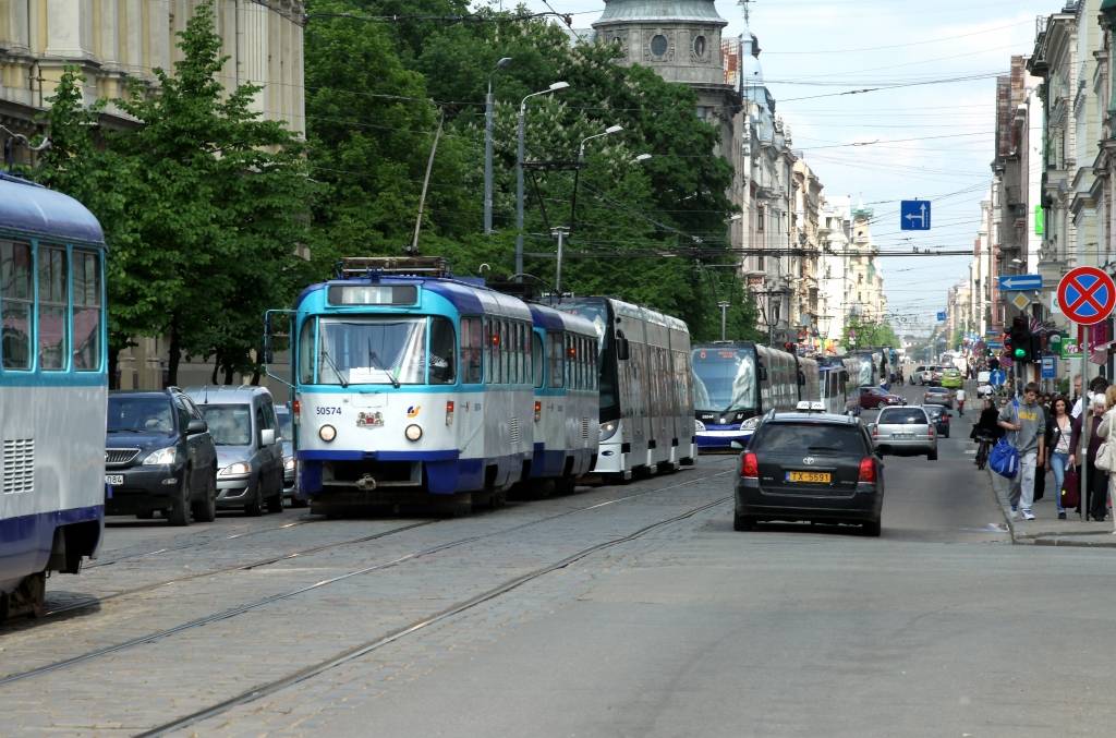 Vadu lūzuma dēļ Rīgā kavējas tramvaji