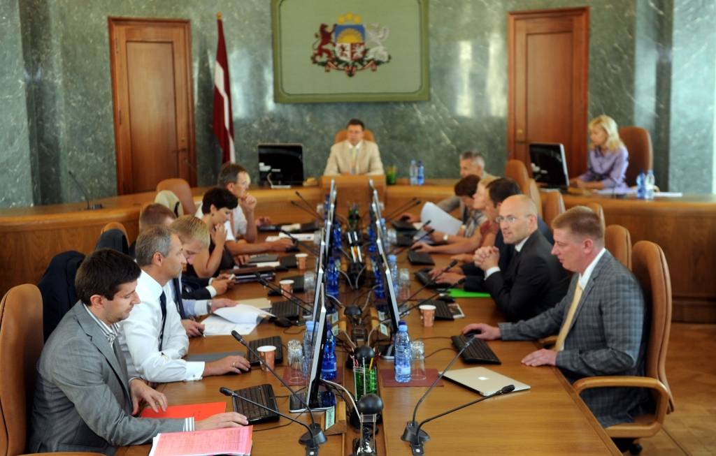 Piedāvā nodevu ceļiem, dārgāk var nākties maksāt par neveselīgu pārtiku un autogāzi