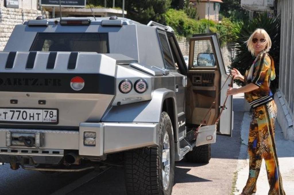 ASV zvaigžņu pāris par 650 tūkstošiem iegādājās latviešu radīto bruņmašīnu