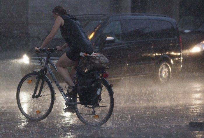 Dienas laikā vietām Latvijā gaidāms stiprs lietus