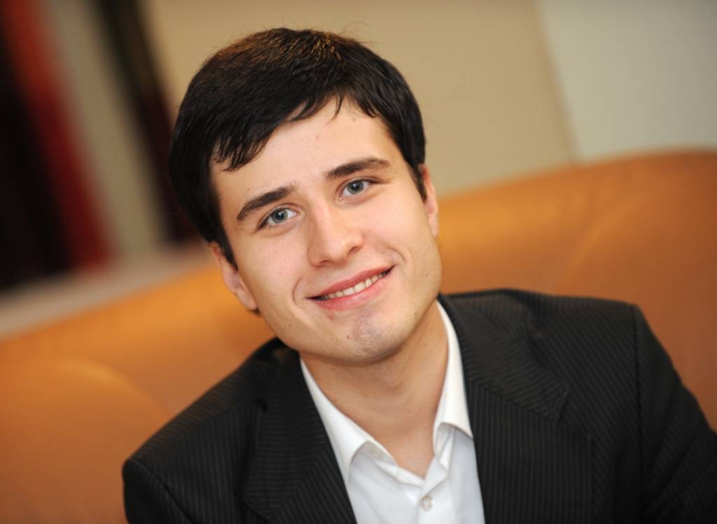 Andrejs Osokins saņem balvu pianistu konkursā Klīvlendā