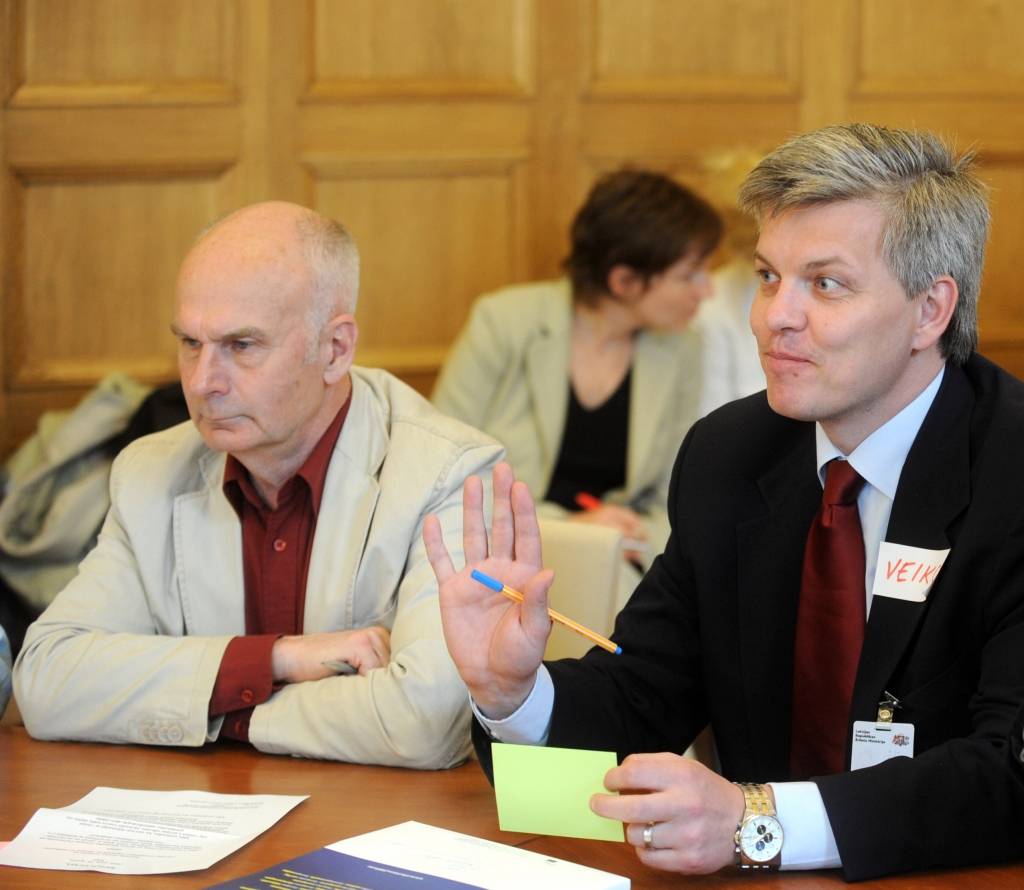 Jau otras ministrijas parlamentārajam sekretāram sods par amatu savienošanu