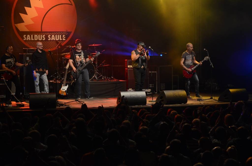 FOTO: Publika sajūsmā uzņem festivāla "Saldus saule" māksliniekus