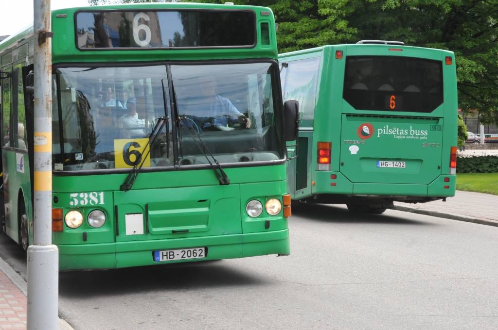Pirmklasniekiem sabiedriskais transports būs bez maksas