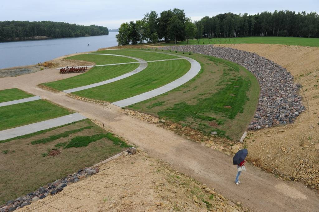 Likteņdārzā ieguldīto līdzekļu apjoms tuvojas miljonam