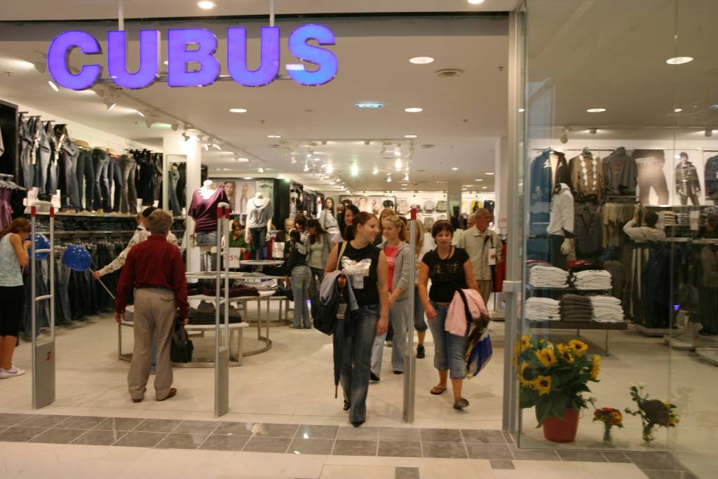 papildināta (16:13) - Latvijā slēgs Cubus, Bik Bok un Dressmann veikalus; Šlesers to skaidro ar tirgus apjomu un konkurenci