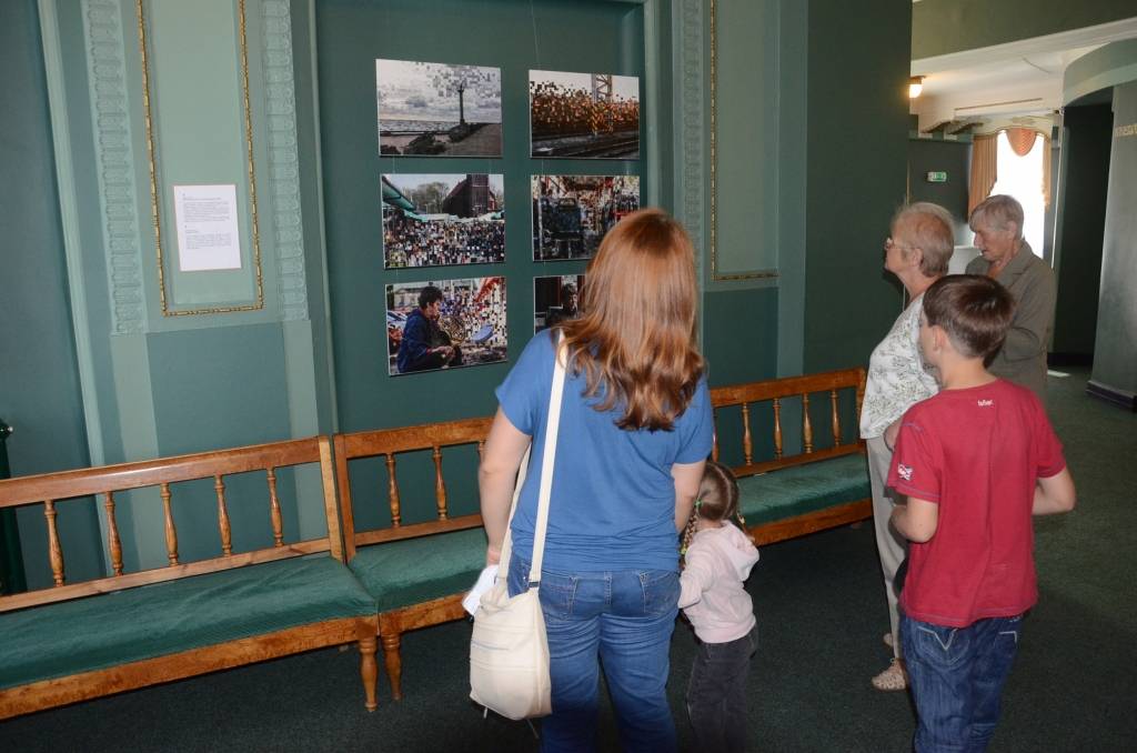  FOTO: Atvērtajā teātra dienā dodas ekskursijā pa Liepājas teātri
