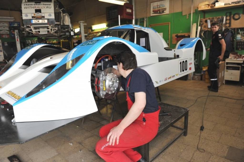 Pirms Paikspīkas sacīkstēm Latvijas elektroauto vēlas dubultot jaudu