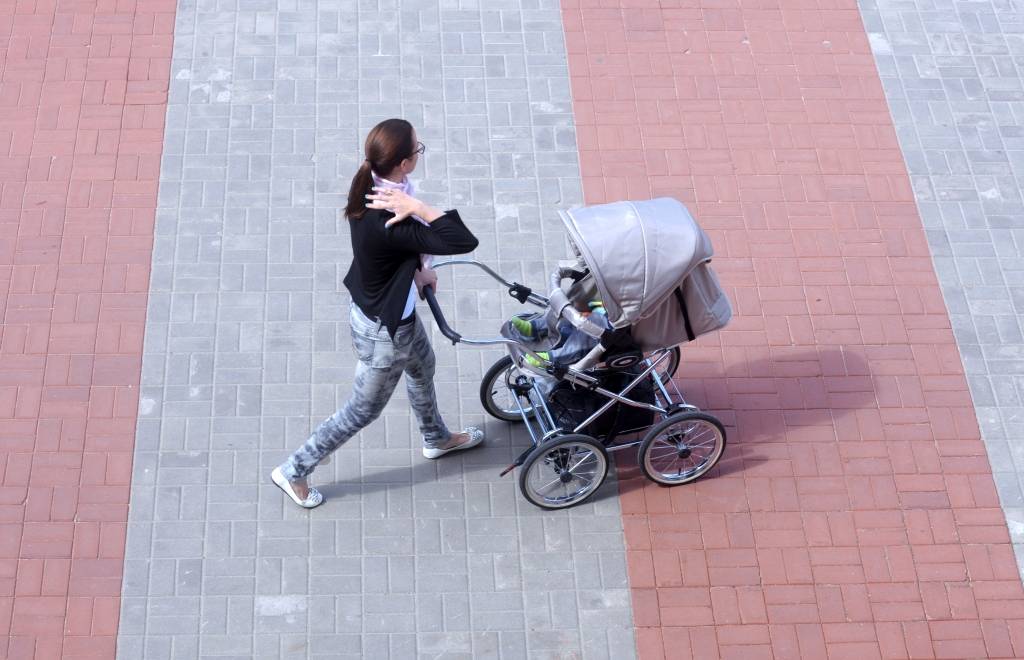 Rīgas Sociālā dienesta darbiniekiem piemēros disciplinārsodu par kavēšanos sniegt palīdzību sievietei ar zīdaini