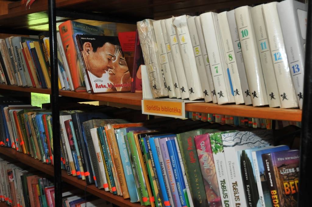 Izglītības iestādēs nereģistrēto bērnu skaits pieaudzis līdz 14 000; izteikts vairākums izbraukuši no valsts